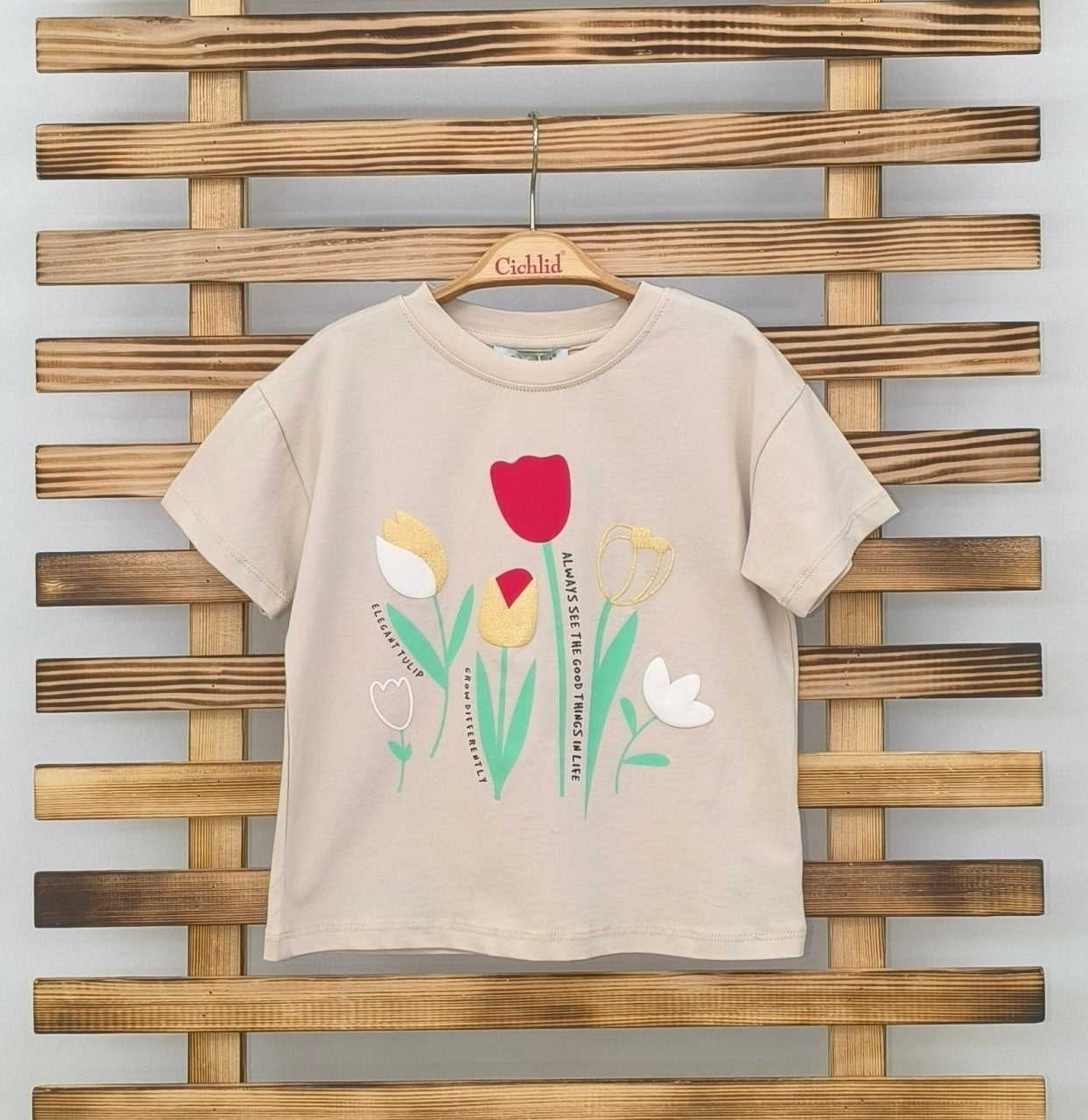 Тениска с цветя